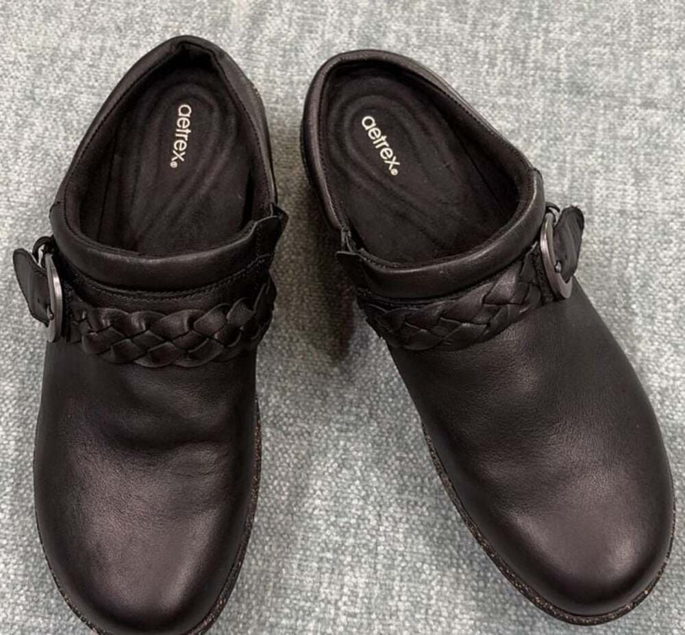 Aetrex Libby Black Leather Clogs Size 7.5-8